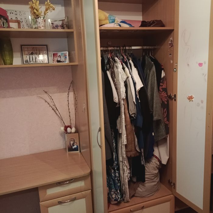 Продам стенку в спальню