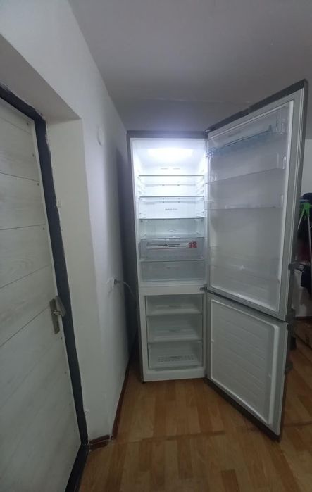 Холодильники LG в отличном состояний.