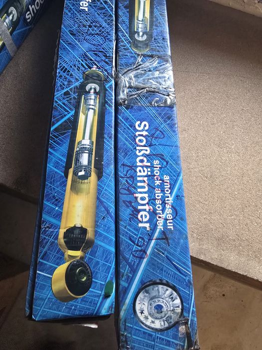 Продам амортизатор Toyota land cruiser 90