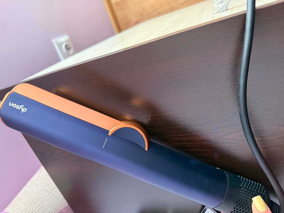 Преса за коса Dyson