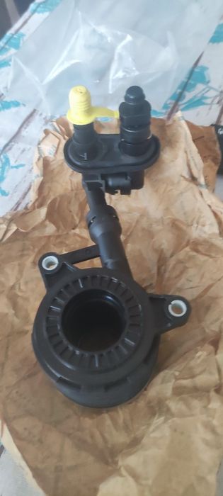 Продавам лагер помпа за съединител Киа спортидж 2