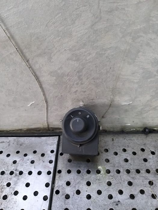 Buton reglaj oglinzi opel meriva b 13271827