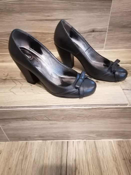 Vând Pantofi Model MonoShoes