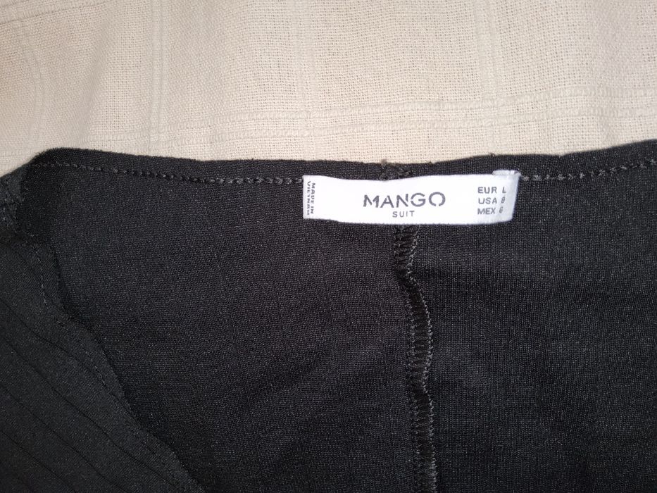 Черна рокля MANGO размер L с къс ръкав