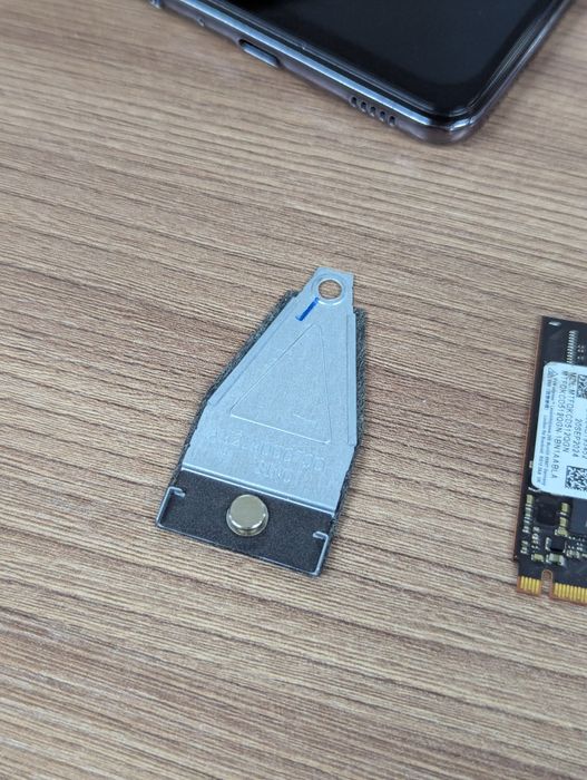 Micron 2500 M.2 SSD 2242 размер есть переходник