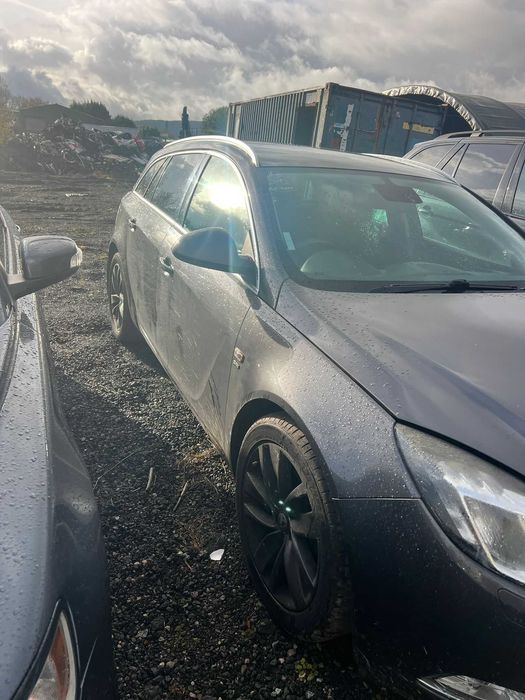 Dezmembrez opel insigni 2.0cdti cod A20DTJ cutie 6 trepte Faruri xenon