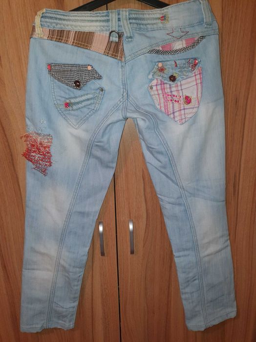 Дамски дънки М размер