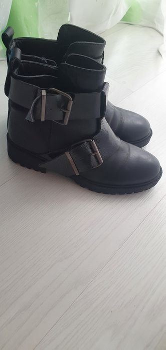 Vând ghete de iarna din piele în stare forte buna