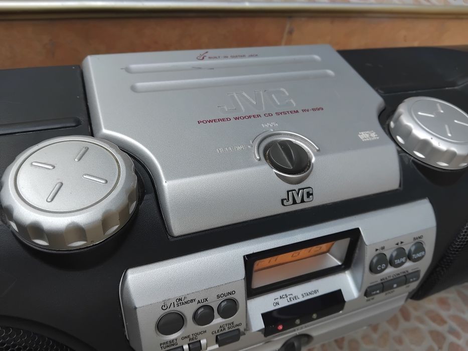 Радио Касетофон JVC rv-b99 Бомбастер Супер мощна Уредба Тунер Диск AUX