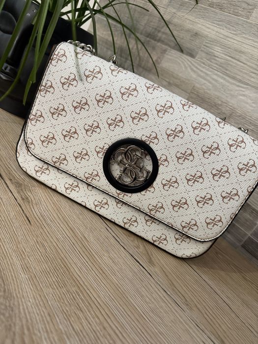 Дамска чанта guess