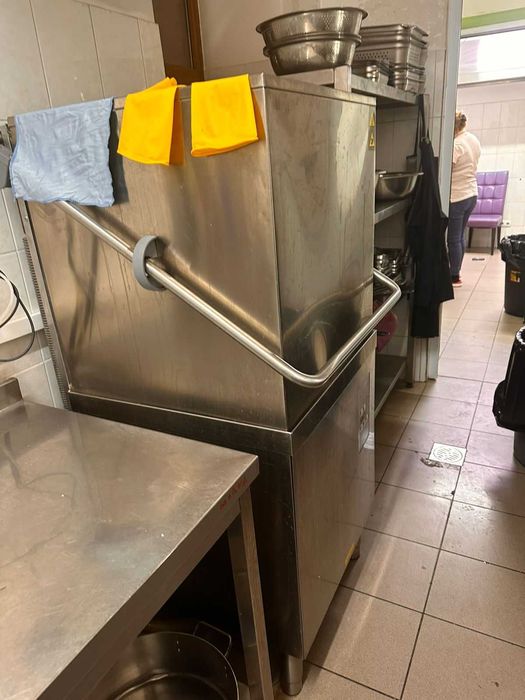 Продам посудомоечную машину