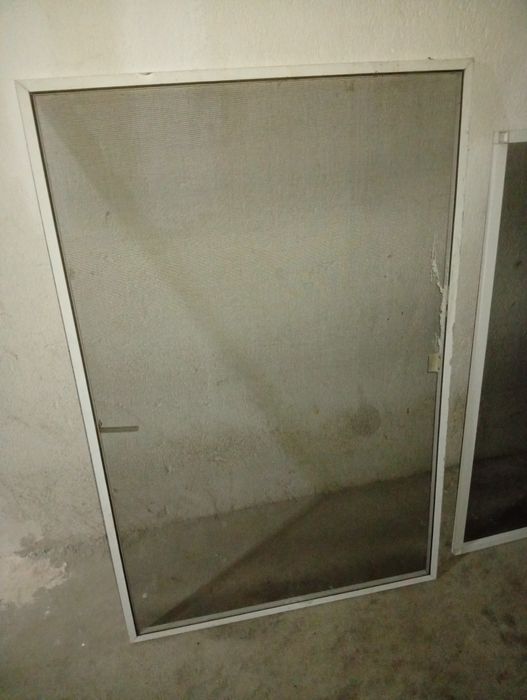 Продавам комарник