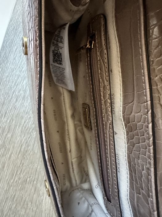 Poseta dama Guess, nuanta grej