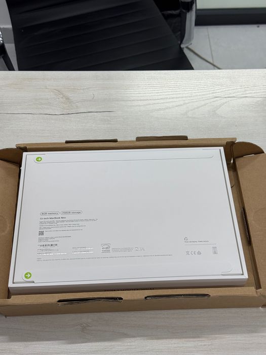 Macbook NEO 8/256gb Silver