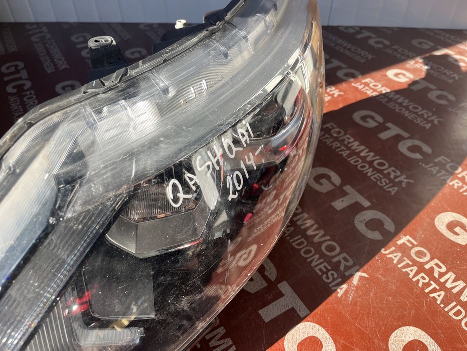 Фар Nissan Qashqai 2014-