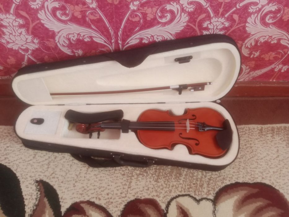 Skripka 1/4 Kaki nova ya odin god ispolzivali