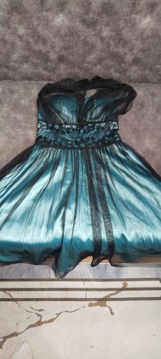 Продам бальные платья в отличном состоянии.