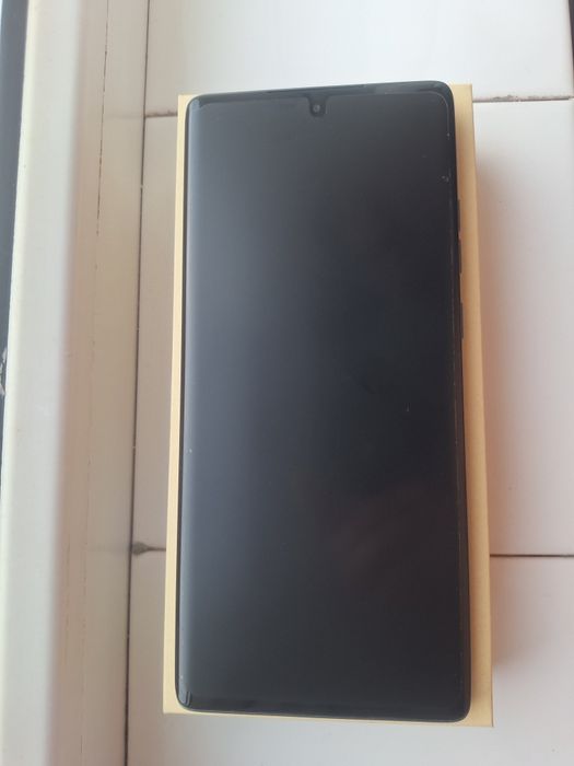 Vand telefon Motorola g 85,dual sim,negru 8GB ram 256 GB memorie interna,telefonul funcționează  și arată foarte bine.