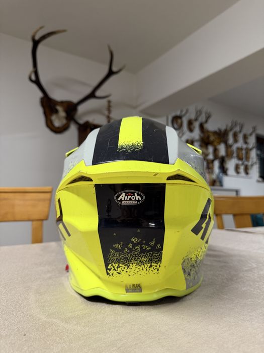 Vand casca airoh Twist 2.0 yellow gloss