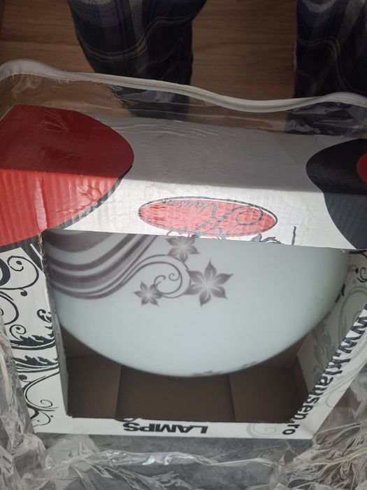 plafonier (lampă de tavan)