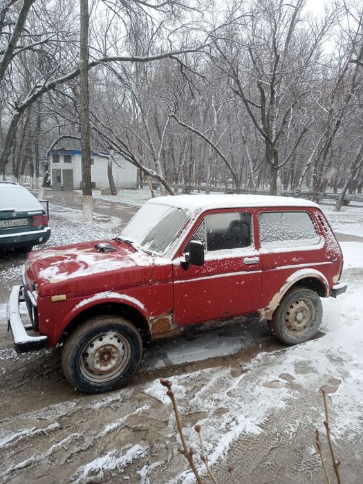 Машина нива срочно продаю