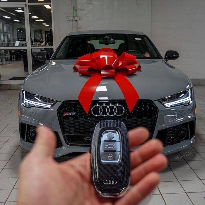 Moshinalar sovgʻa qilish uchun bantiklar