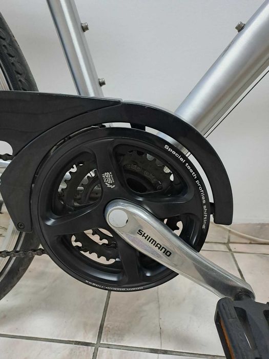 Bicicleta KTM cu cadru din aluminiu