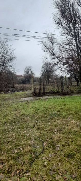 Продава се дворно място в регулация 2250 кв. м. На ъгъл - с. Селановци