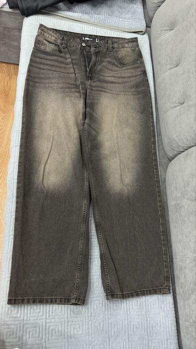 Джинсы серые стильные
