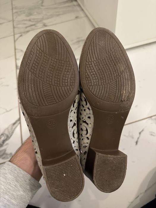 Дамски обувки на нисък ток