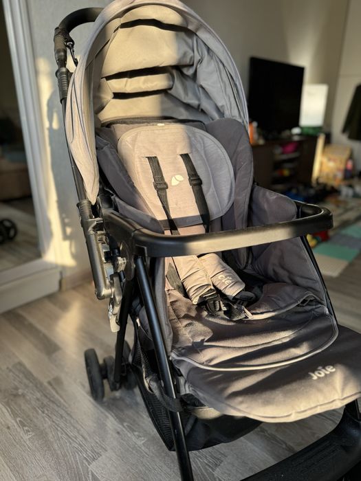 Продается супер удобная коляска Joie (Англия) + подарок