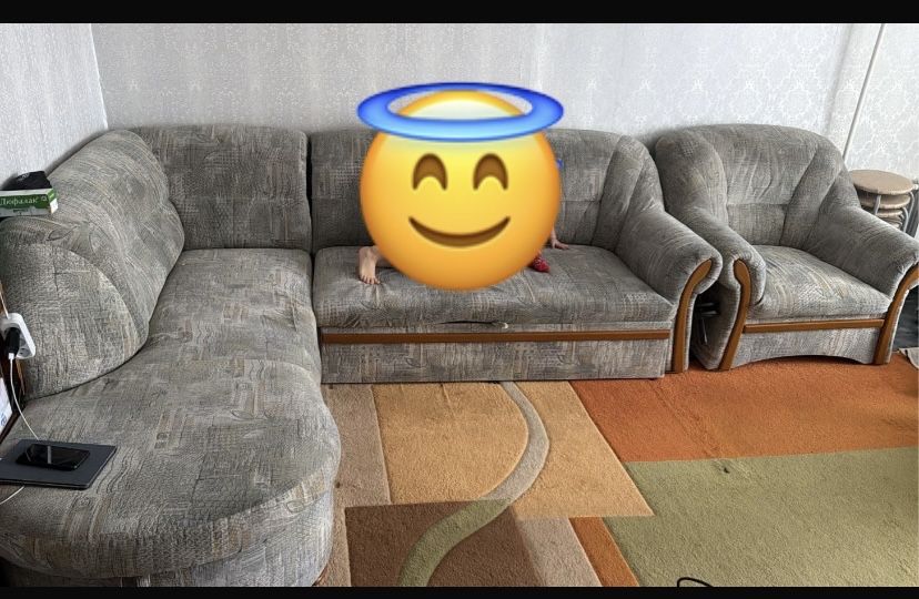 Продам диван,диван очень качественный из хорошего дерева