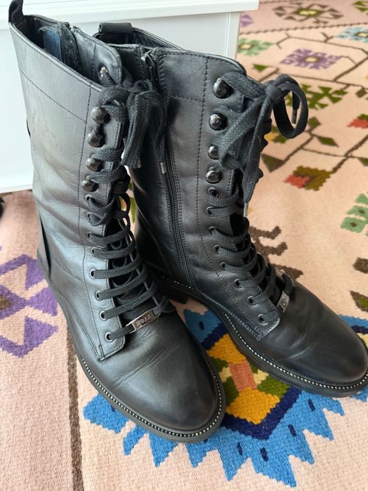 Ботуши / Обувки TOMS / Tommy Hilfiger / Camper / Roberto Festa / Karine Arabian / Mexx / IOVAI