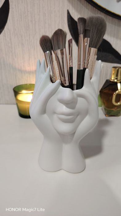 Suport decorativ pentru pensule și creioane