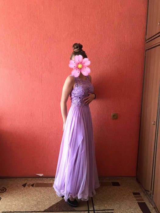 Продам платья вечерние б/у