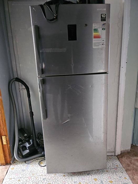 Продам холодильник на запчасти