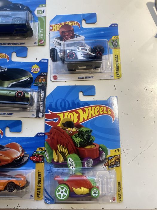 Продаю машинки Hot Wheels