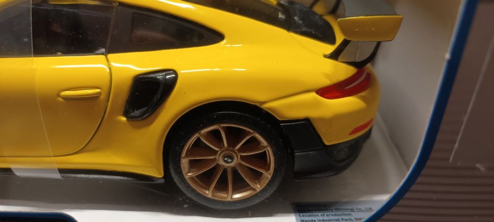 Macheta Porsche 911 GT2 RS 1:24 Maisto Special