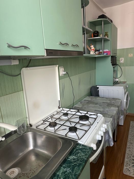Vând apartament cu două camere în Aiud,Str.M.Viteazul Bl2sc.A etj.3,complet mobilat și cu loc de parcare.