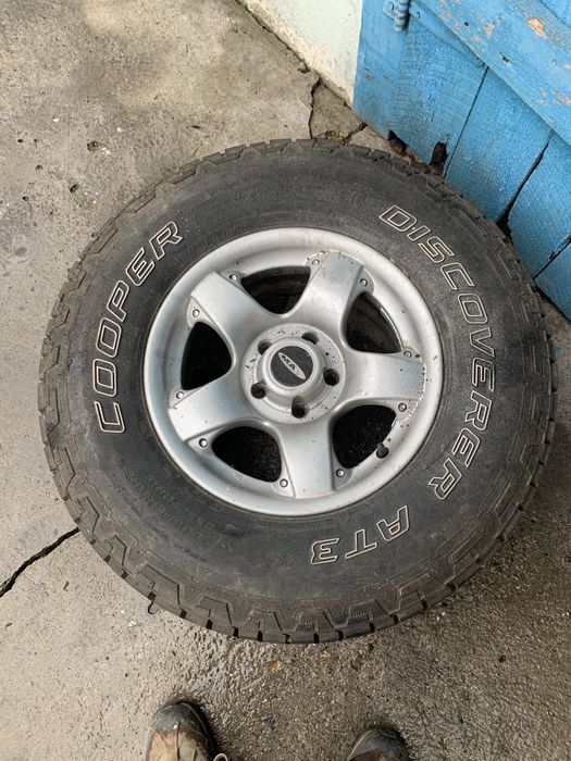 Vand cauciucuri cu tot cu jante jeep cheroke