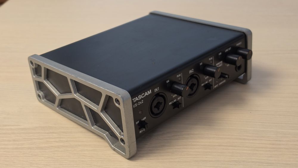 Interfață audio USB Tascam US-2x2