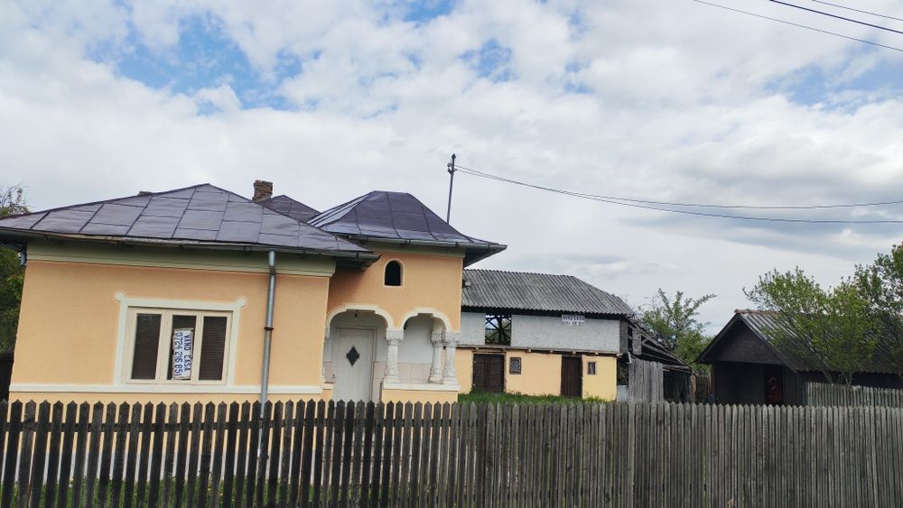 Casa Morăresti  3 camere si/sau teren intravilan 6522 mp