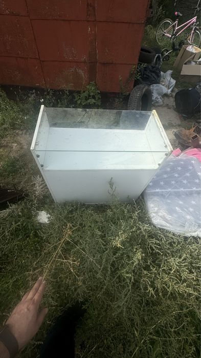 Продам Витрины стеклянные