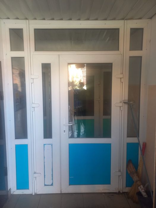 Продам пластиковые двери