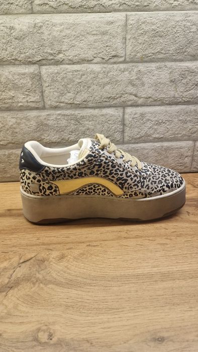 Кроссовки новые Bimba Y Lola