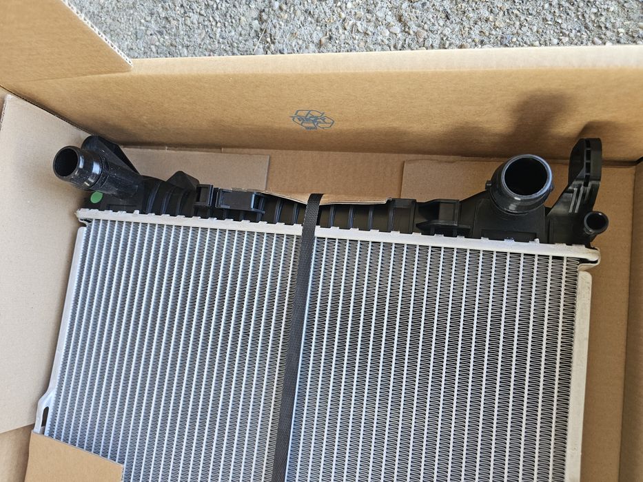 Radiator apa  Audi A4 , A5 , 2010-2015 , cutie automată , piesa NOUA