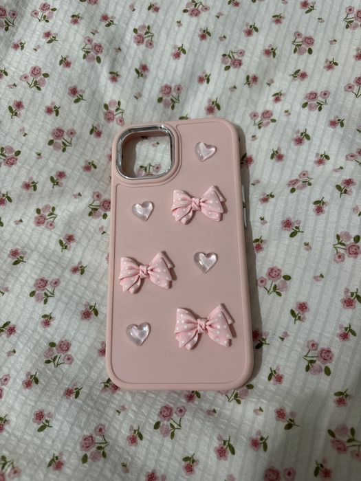 чехол на Iphone 15 розовый цвет с бантиками