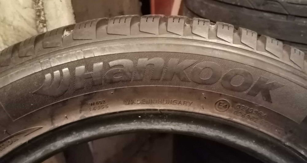 Продавам 2 броя зимни гуми 205.55.16 на 1 сезон дот 2021 Hankook