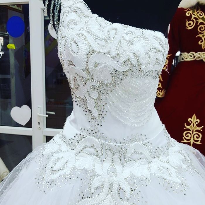 Продам свадебное платье новое