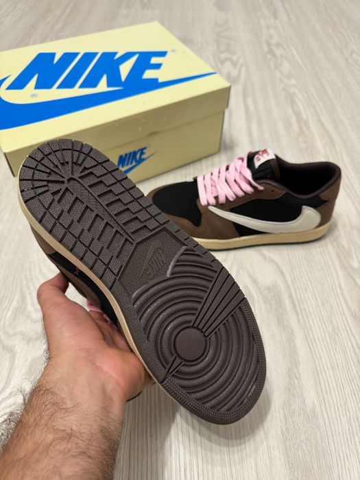 Adidasi Air Jordan 1 x Travis Scott Low sneakers